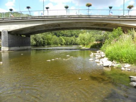 sous le pont