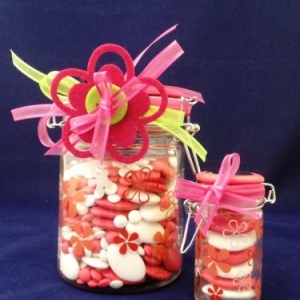 Bocaux avec fleurs fuschia et blanche 