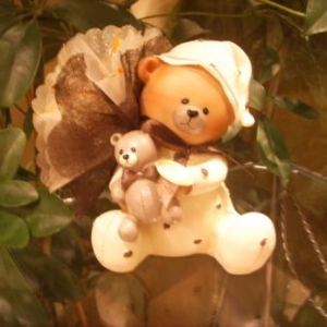 TIRELIRE OURS HONEY 11.8 euros - H 12.5 CM - L 11 CM