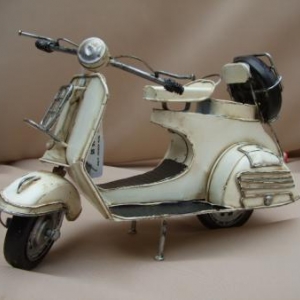 Ancêtre voiture, moto, tracteur, vespa