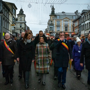 "Parade" à Bastogne, entre la Première ministre Sophie Wilmès et le Bourgmestre Benoît Lutgen. 19.12.2020.