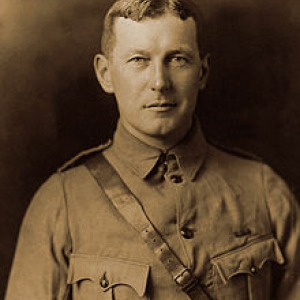 Médecin intégré dans le corps expéditionnaire canadien lors de la Première Guerre mondiale. Il a été promu au grade de lieutenant-colonel. 