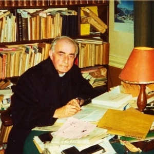Jean Kobs. Bureau dans son presbytère.