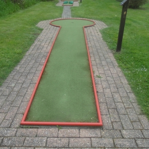 Dans tous les minigolfs du monde, le premier trou est le plus facile...
