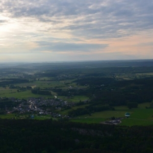 vers lesterny en montgolfiere
