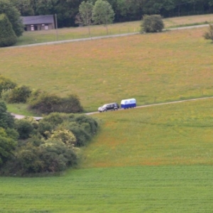 on suit la montgolfiere en voiture