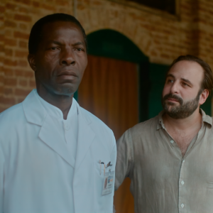 Isaach de Bankolé (D. Mukwege) & Vincent Macaigne (G.-B. Cadière) © « L’Atelier d’Images »