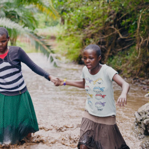 « Mädchen weinen nicht » (Sigrid Klausmann & Lina Luzyte)