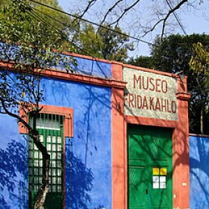 "Casa aezul" ("Maison bleue")