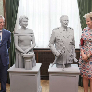 Au Sénat, bustes royaux (© Studios Hans Op de Beeck) & leurs modèles © Ph. : "ABACAPress.com"