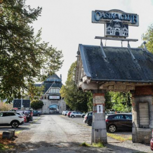 Le "Pavillon Hobé" devant le "Casino", avant le réaménagement des lieux