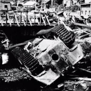 "Houffalize se souvient". Pont route de La Roche 1945