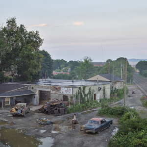 The Taxi Depot (An Eclipse of Moths) – 2018-2019 – Digital pigment print – 148 x 247 cm – Courtesy Gregory Crewdson, Galerie Templon