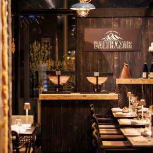BALTHAZAR LANCE SON CHALET D’HIVER : L’adresse fondue et raclette de la saison