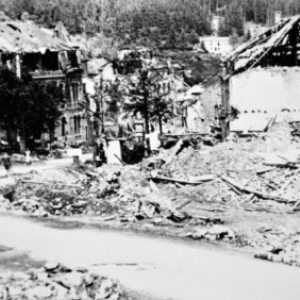 "Houffalize se souvient" . Route de Bastogne 1944