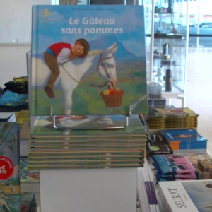  une boutique « souvenirs », en collaboration avec la Boutique du Lieu du Musée de la Boverie.