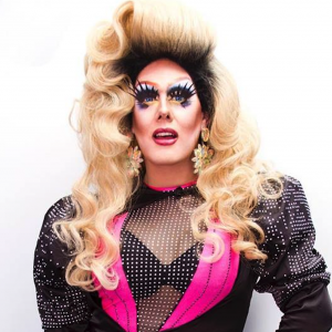 RITA BAGA, de son vrai nom Jean-François Guevremont, est une drag queen