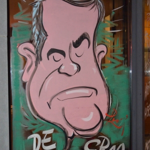 caricature de Alexandre de Croo sur les vitrines peintes pour NOEL par Jean-Marie Lesage