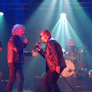 Michel chante Sardou et Thierry chante Johnny