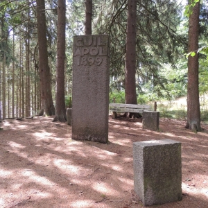 A découvrir au fil des différents parcours  " Le monument Apolinaire"