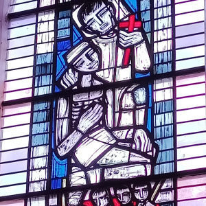Les deux vitraux qui encadrent le choeur de l'église ont été réalisés par le maître-verrier Louis Jacquemart (1916-1972). Ils veulent conserver le souvenir des deux martyres de Forêt : celui des 5 et 6 août 1914 où une quinzaine de villageois furent abattus par les envahisseurs et celui du 6 septembre 1944 où une soixantaine de maquisards furent tués à bout portant dans la cour du château de Forêt, par les Allemands.