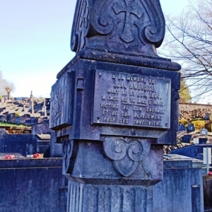 38) L’obélisque de Jean Ambroise ( Photo F. Detry ) 