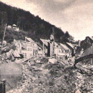 Vue sur Rue La Vaulx - à gauche le bâtiment Artau