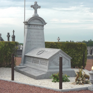 Le mausolée au cimetière de Thimister