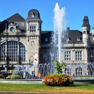 8. La fontaine de la place de la Victoire
