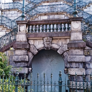 9. La fontaine de la rue du Palais  ( photo F. Detry )