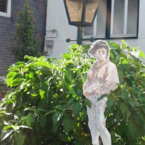 Des personnages de Hermann agrementent les rues de la ville