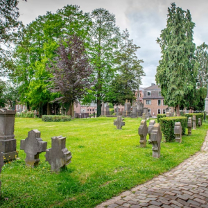 La Commune appelle à respecter le cimetière de l'église Saint-Hubert, lieu de recueillement. ©EDA