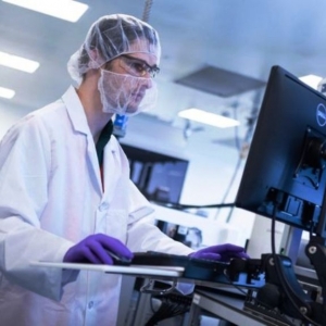 Les scientifiques de Moderna ont utilisé une technique innovante pour développer le vaccin si rapidement