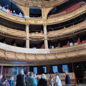 Les visites se sont enchaînées avec des participants toujours plus avides de détails quant à l’avancée du chantier. ( © Cindy Thonon )