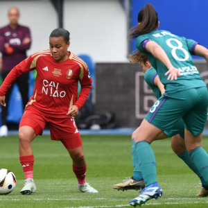 Mariam Toloba, ici au ballon contre Anderlecht a quitté le Standard Femina cet été. ( L'Avenir )