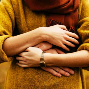 Le contact avec les autres  ( photo Unsplasch )