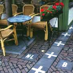 Des trottoirs scindés en deux