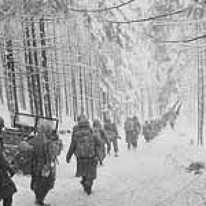 Soldats américains du 289e régiment d’infanterie allant vers Saint-Vith