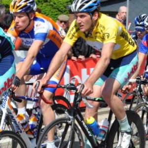 Tom David, le maillot jaune neo-zelandais de l equipe du pole continental wallon.