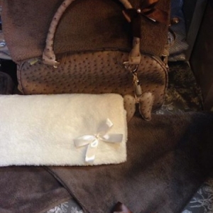 plaid creation de lola 50x70 cm  coloris beige, taupe, noir, vert tendre   19,95 euros