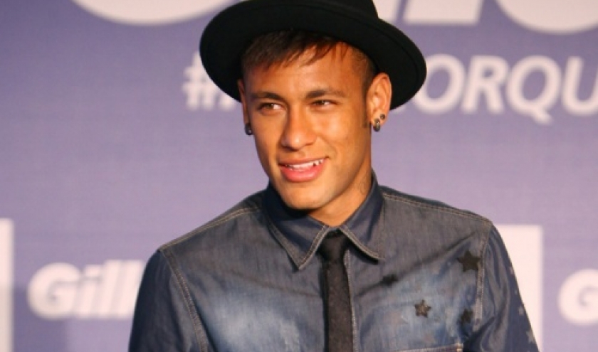 Neymar qui est, comme chacun sait, un footballeur. Neymar qui est, comme chacun sait, un footballeur.