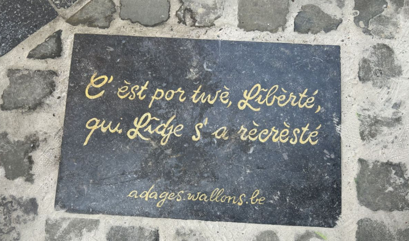 « C’est pour toi, Liberté, que Liège a relevé la tête », près du « Perron » ⓒ « Adages wallons »