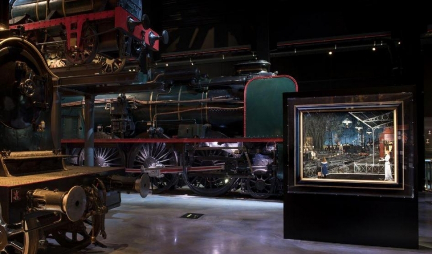 Locomotives et « Les trois Lampes » (1964) © « Fond. P. Delvaux-SABAM »/2020 © Ph. : Vincent Everarts