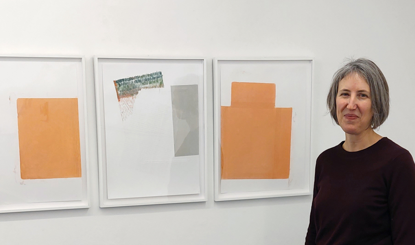 L'artiste devant "Tryptique" (2015-2016) © Jehanne Paternostre © Photo : Richard Frippiat/"S.I."