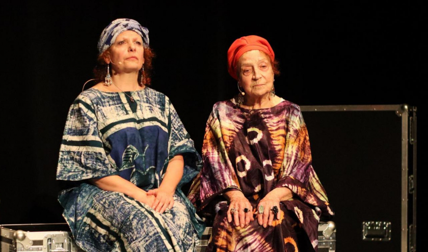 Mirella Dupris & Marie-Claire Gouat, dans "La Traversée du Serpent Aveugle - Une Humanité errante" © "La joyeuse Folie de vivre"