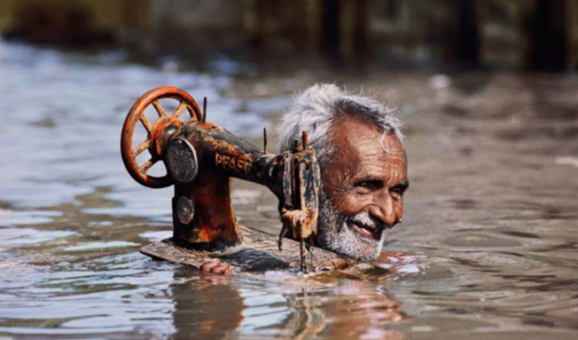 Un homme et sa machine à coudre, à Porbandar (Inde) © Steve McCurry/1983