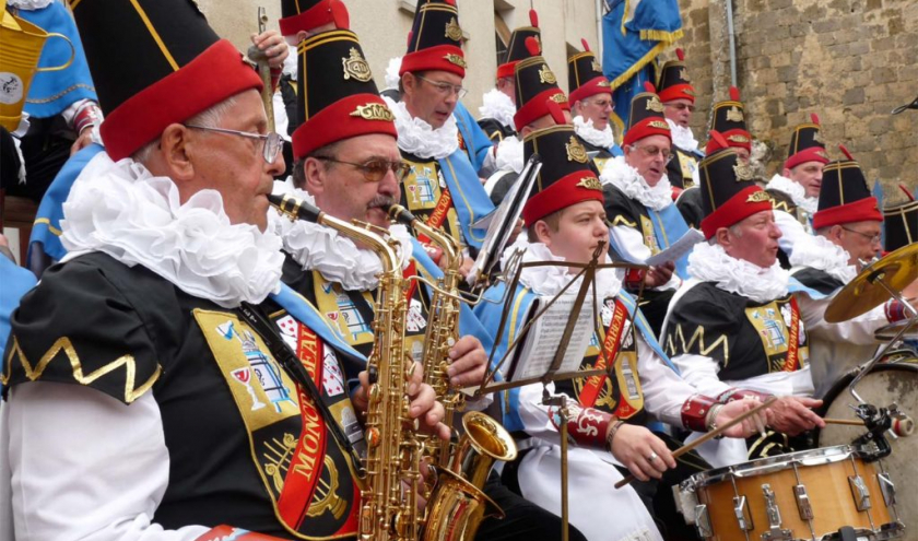 La « Société Royale Moncrabeau », à ... Moncrabeau, en Gascogne