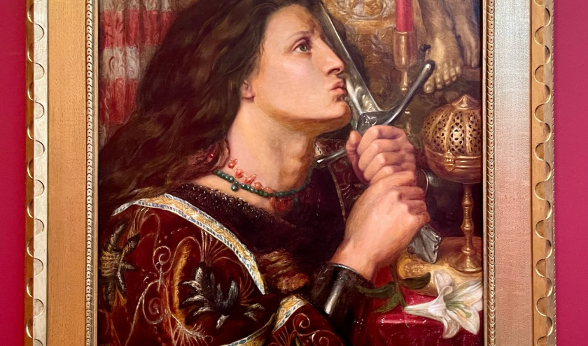 « Jeanne d’Arc embrassant l’Epée de la Délivrance »/1863 (Dante Gabriel Rossettti) ⓒ Photo : Igor Pliner ⓒ Photo : Igor Pliner