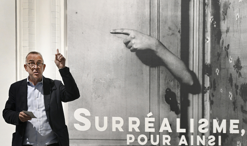 Xavier Canonne présente son exposition "Surréalisme, pour ainsi dire ..." © Photo : « Maîtrise »