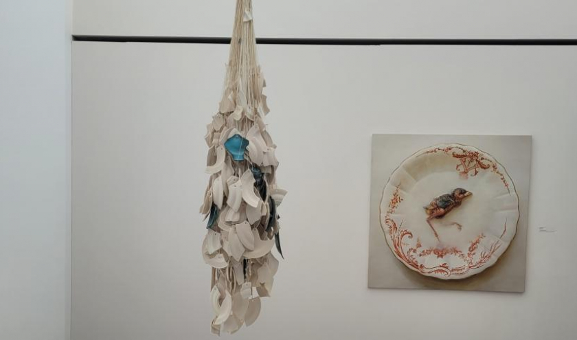 Intéressante scénographie au 3è étage, avec un tableau de Cindy Wright
